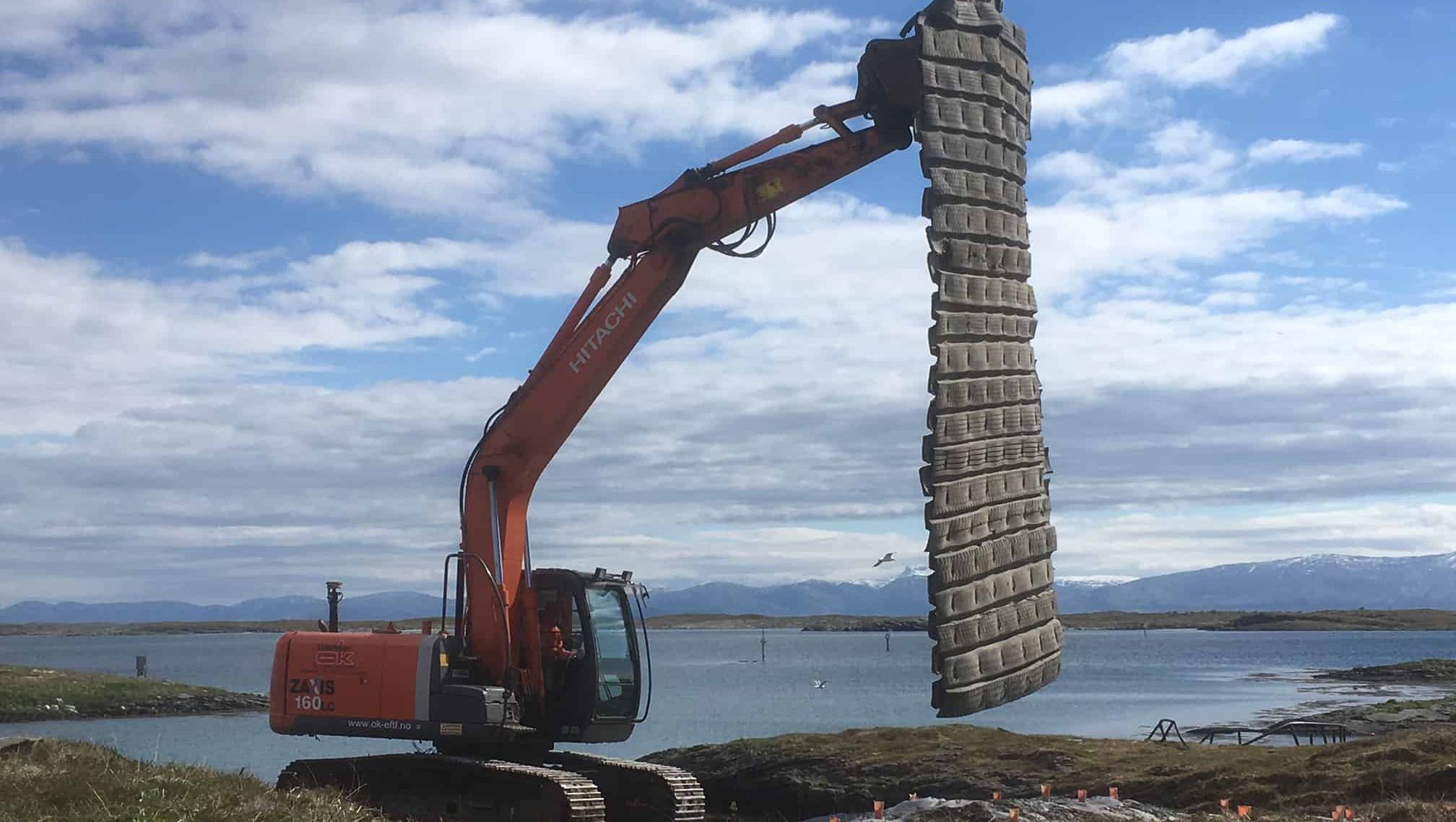 Anleggsmaskin på en liten haug